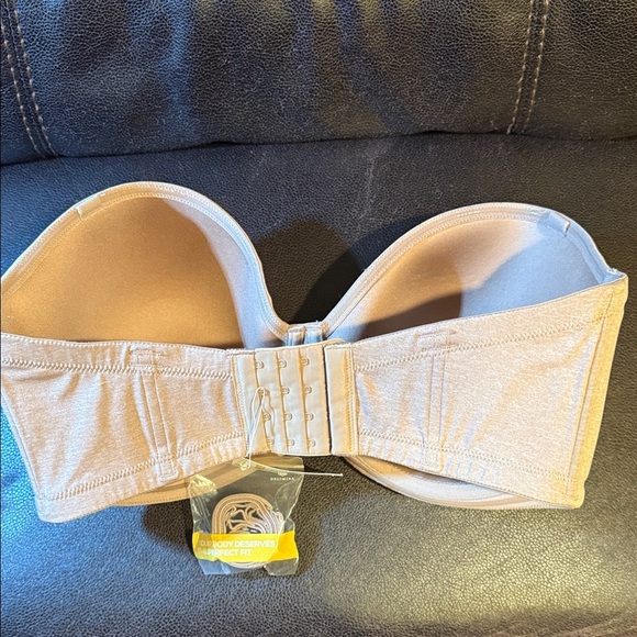 Seamless Strapless Tan Bra - Picture 6 of 6